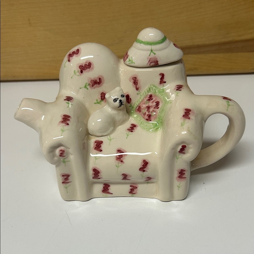 Vintage Cardinal Inc. Tea-Nee Ceramic Cat Teapot